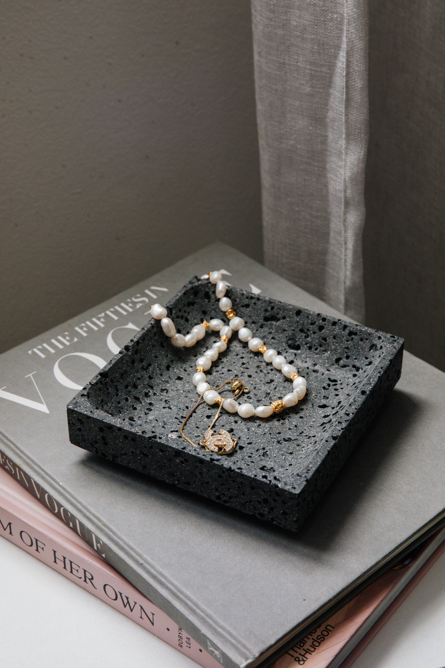 Travertine Catchall Black Bowl